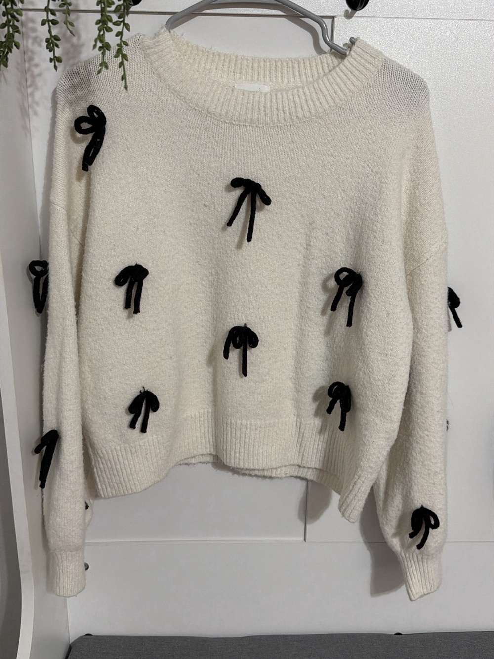 Women's Cream Bow Accent Crewneck Sweater